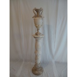 Columna y jarron decorativa de marmol para alquilar