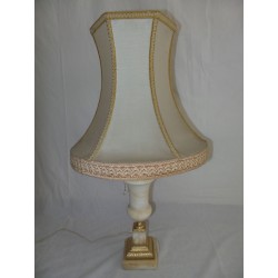 lámpara mármol con dorado ,estilo pantalla antigua
